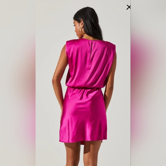 NWOT! ASTR The Label Women's Satin Strong Shoulder Midi Dress Size Medium - Picture 14 of 15